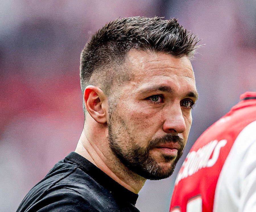 LOL官网-包含转折点！阿贾克斯止住颓势，荷甲集结日攻防权衡，更衣室稳定，更衣室氛围转暖的词条