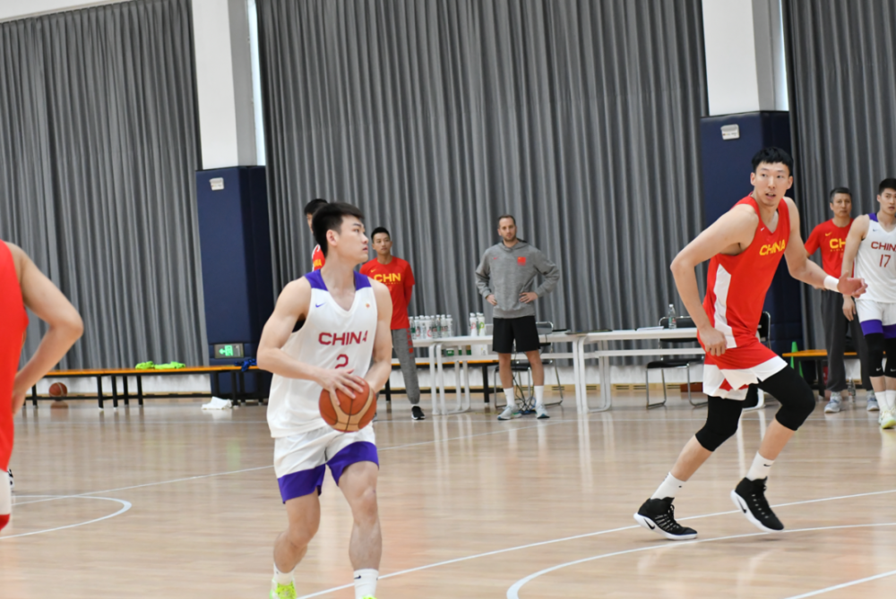 英雄联盟2025总决赛-关于深圳男篮训练开放日；转会期刷新队史纪录引欢呼；德国杯在即；年轻球员得到机会的信息